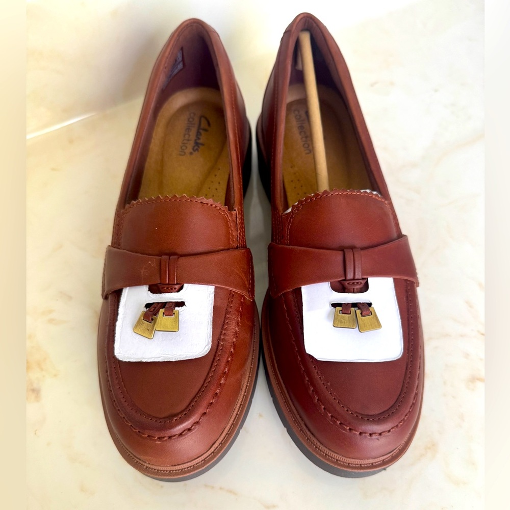 Clarks Women's Tan Leather Loafers